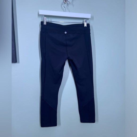 Lululemon Cropped Leggings- Sz 6 - Picture 3 of 6